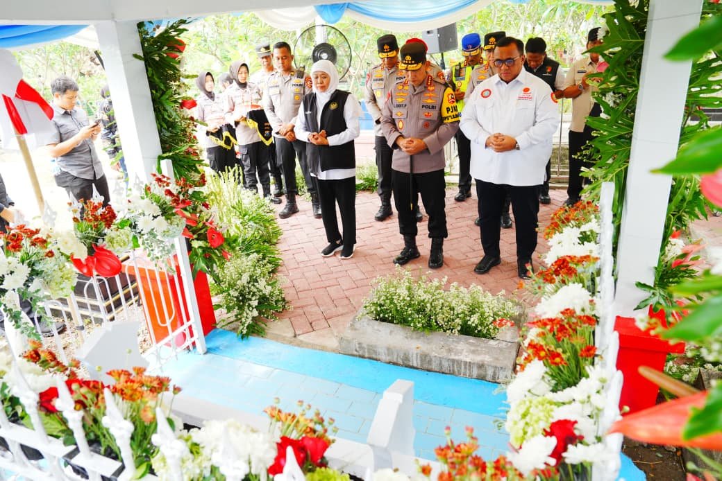 Kapolri Ziarah ke Makam Marsinah dan Letakkan Batu Pertama Museum Pahlawan Nasional di Nganjuk
